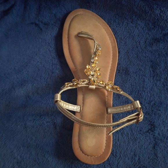 Women's Tan T-Strap Sandals Size 10 - Picture 9 of 11